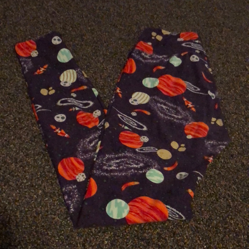 Lularoe space leggings! Os!